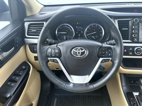 Used 2017 Toyota Highlander Limited Platinum image 11