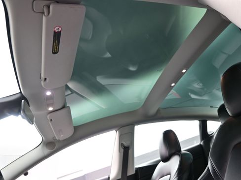 Used 2022 Tesla Model 3 Performance image 17