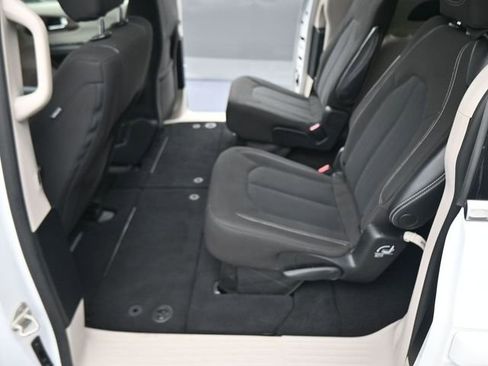 Used 2023 Chrysler Voyager LX FWD image 16