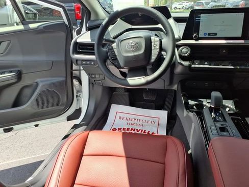 Used 2026 Toyota Prius FWD image 9