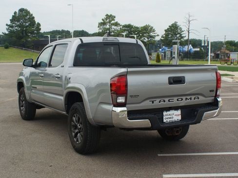 Used 2020 Toyota Tacoma SR5 RWD image 14