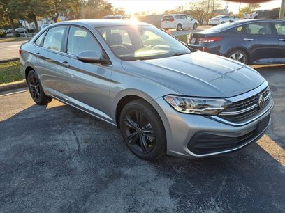 Used 2022 Volkswagen Jetta SE w/ Panoramic Sunroof Package