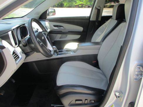 Used 2010 Chevrolet Equinox LT FWD image 14