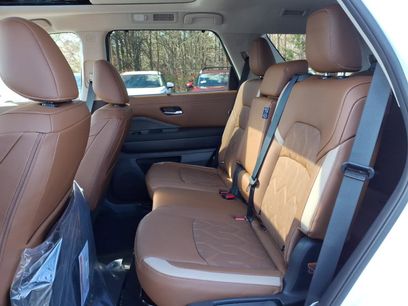 New 2026 Nissan Pathfinder Platinum w/ Cargo Package