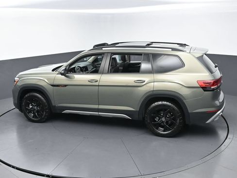 Used 2025 Volkswagen Atlas Peak Edition SE AWD/4WD image 43