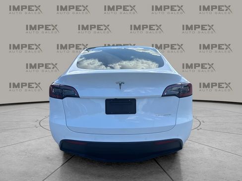 Used 2022 Tesla Model Y Long Range AWD/4WD image 4