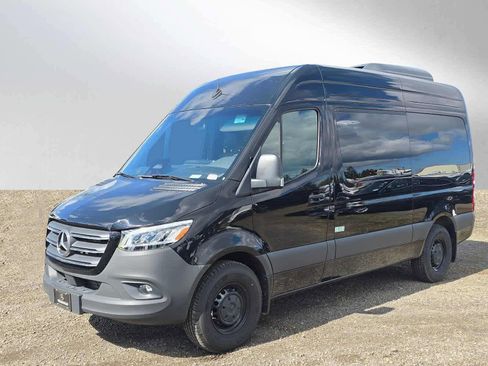 Used 2025 Mercedes-Benz Sprinter 2500 image 7