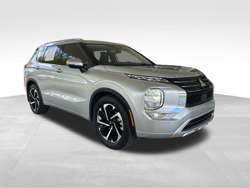 Used 2024 Mitsubishi Outlander SEL FWD image 2