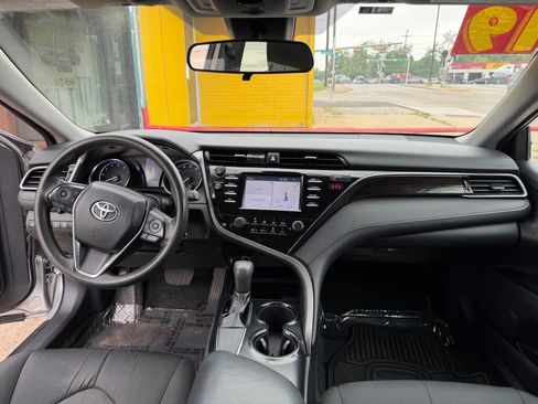 Used 2019 Toyota Camry LE FWD image 15
