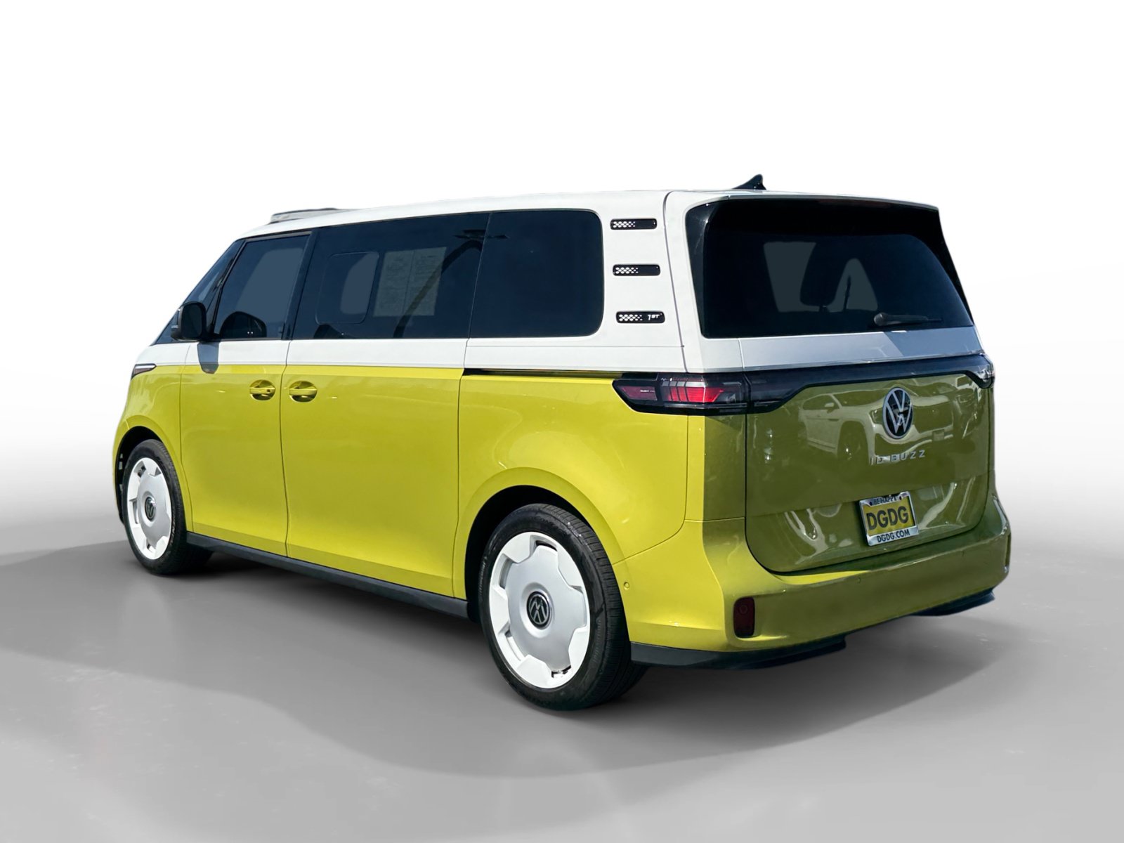 Certified 2025 Volkswagen ID. Buzz 1st Edition w/ Cupholders Package RWD image 3