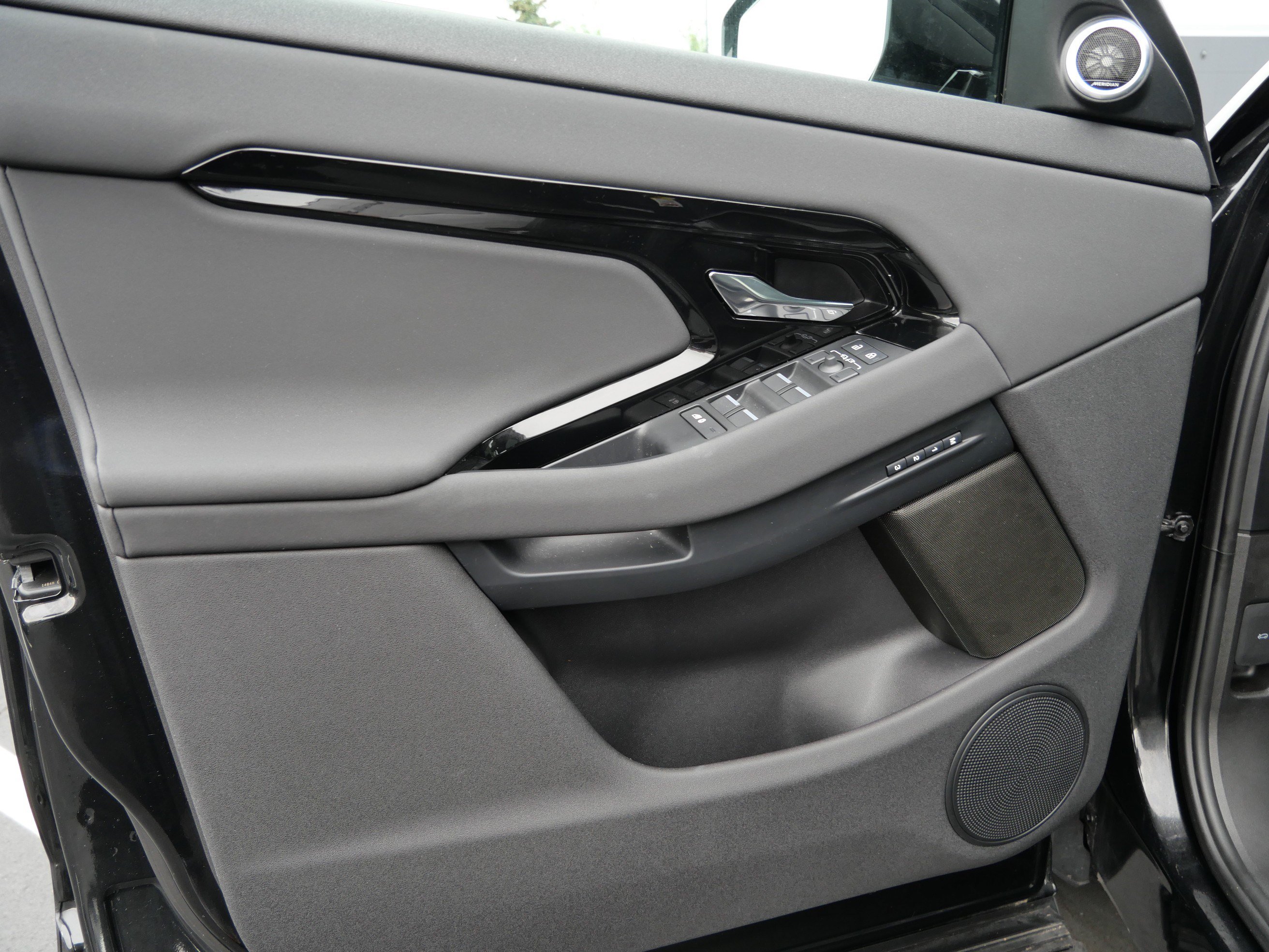 Used 2025 Land Rover Range Rover Evoque S AWD/4WD image 12