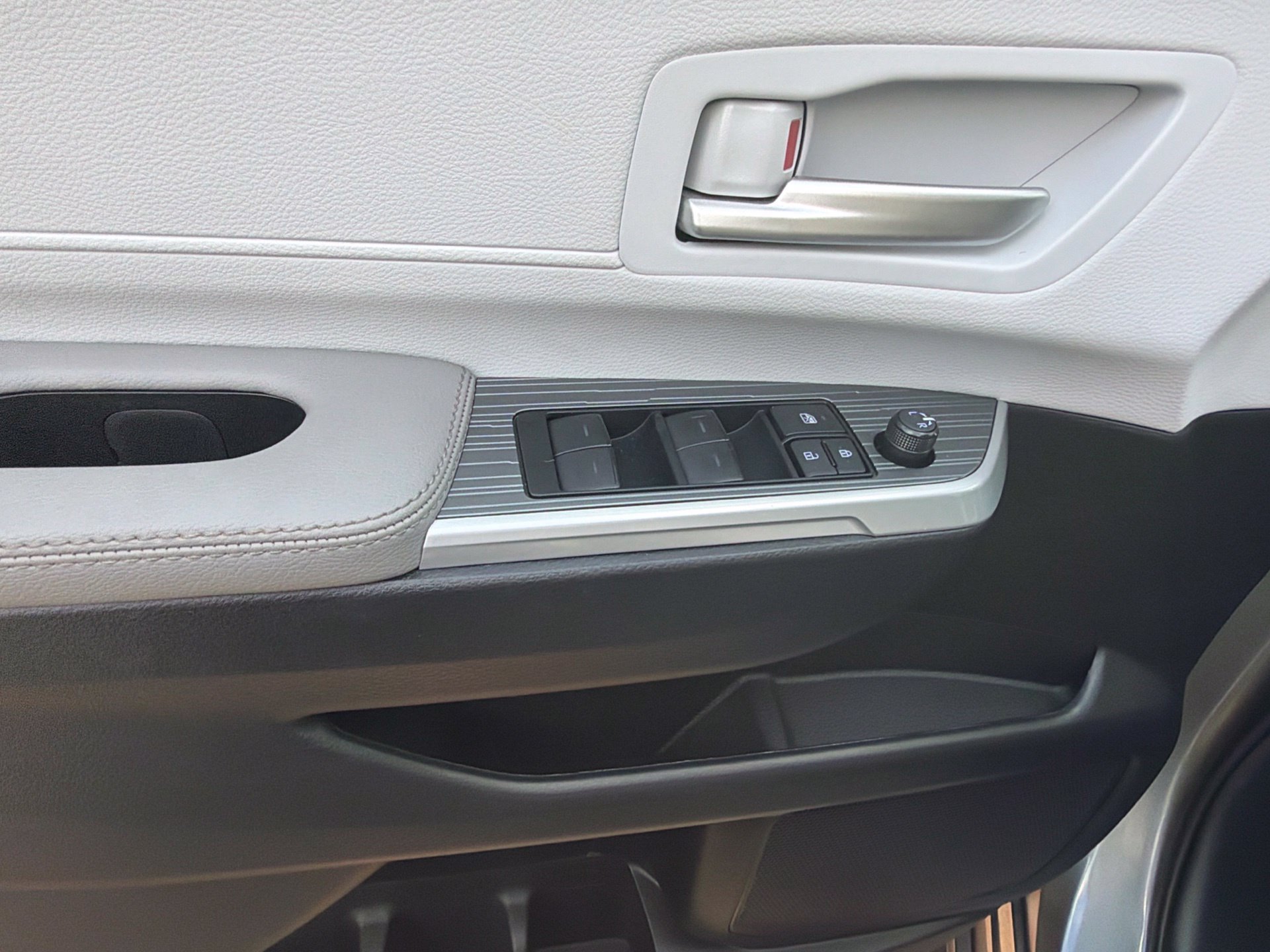 Certified 2026 Toyota Sienna XLE FWD image 17
