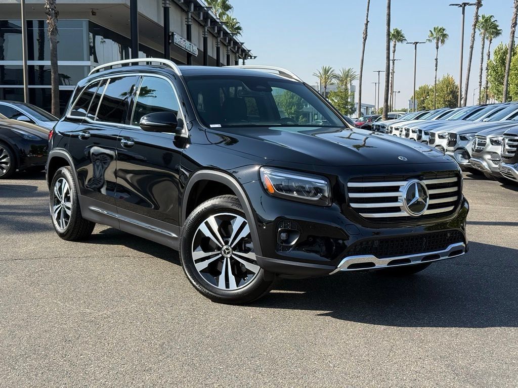 Used 2026 Mercedes-Benz GLB 250 image 1