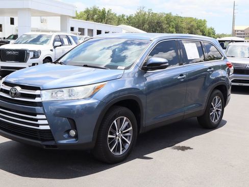 Used 2019 Toyota Highlander XLE FWD image 5