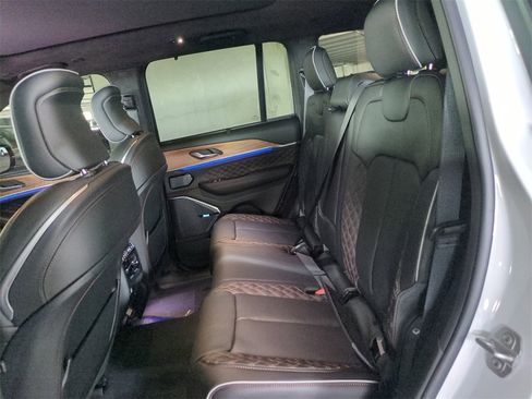 New 2025 Jeep Grand Cherokee Summit image 15