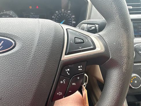 Used 2014 Ford Fusion SE FWD image 15