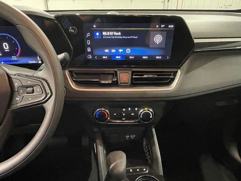Used 2025 Chevrolet TrailBlazer LS w/ LS Convenience Package FWD image 30
