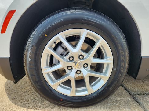 Used 2024 Chevrolet Equinox LT FWD image 11