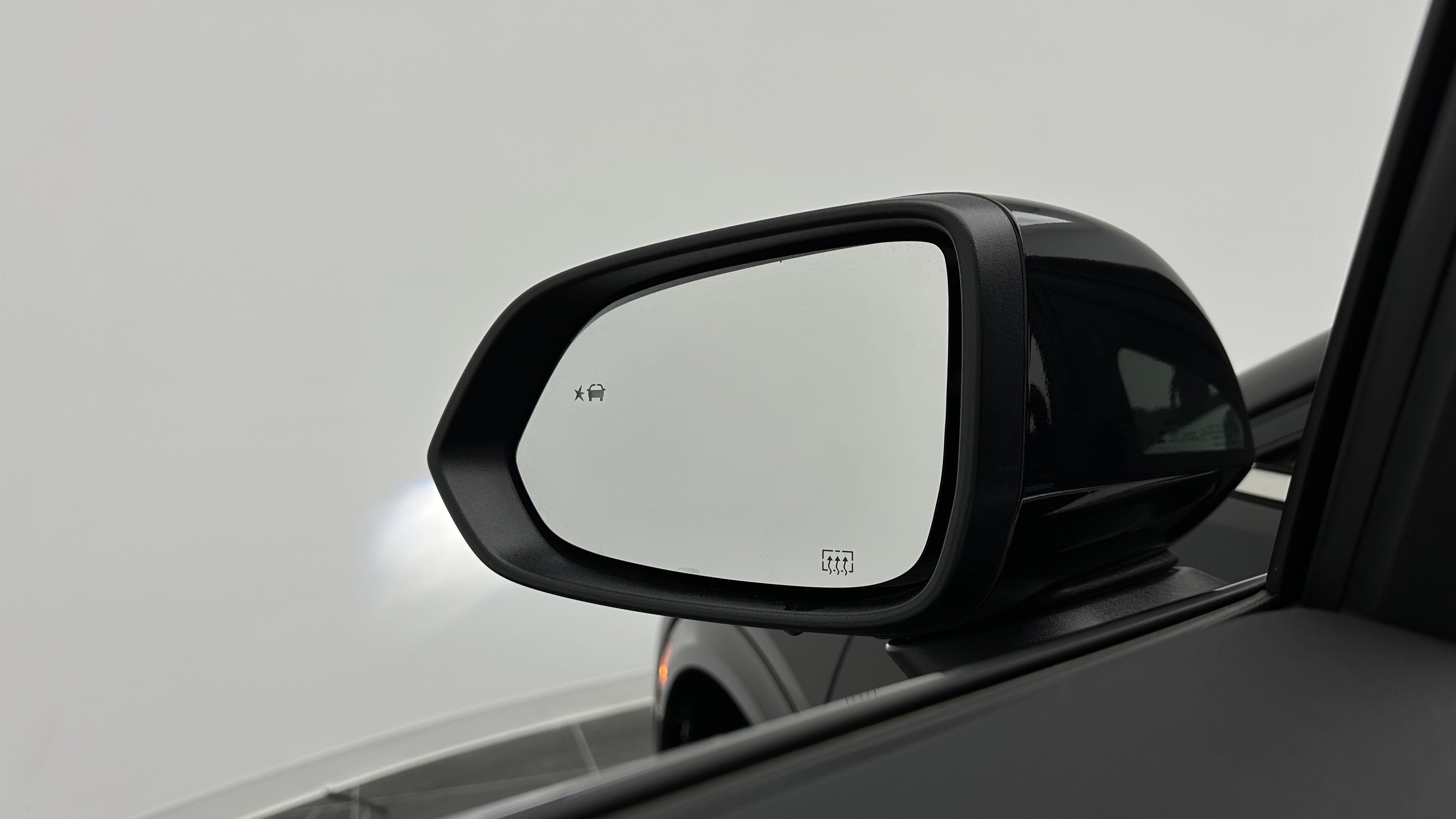 Used 2024 Chevrolet Equinox EV LT FWD image 16