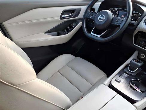 Used 2023 Nissan Rogue SL w/ SL Premium Package image 10