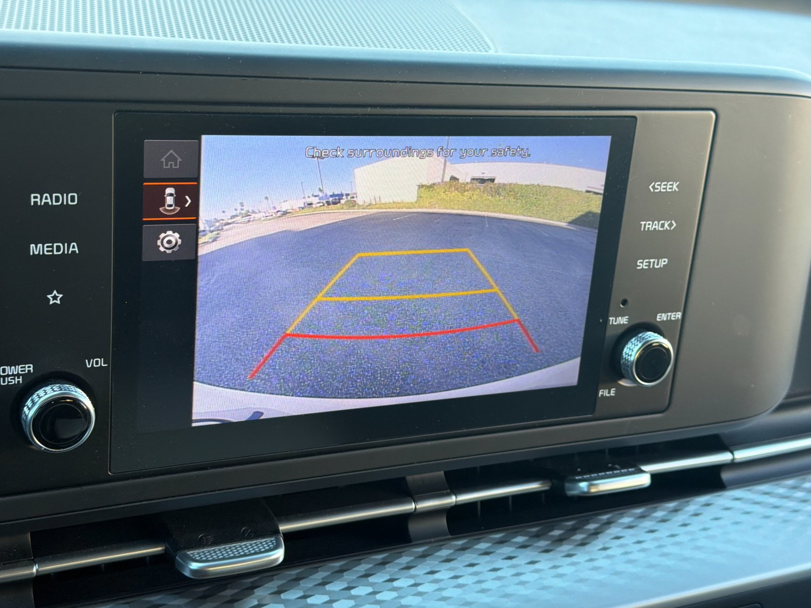 Used 2024 Kia Carnival LX FWD image 18