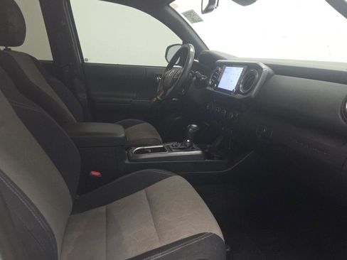 Used 2020 Toyota Tacoma TRD Sport w/ Technology Package image 24