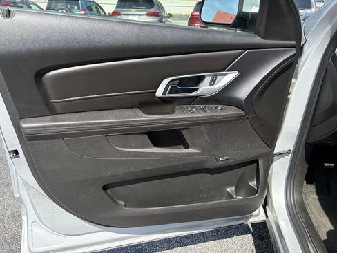 Used 2017 GMC Terrain SLE w/ Technology Package image 10