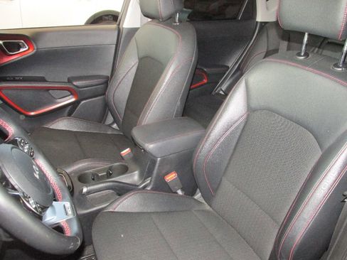 Used 2023 Kia Soul GT-Line image 4