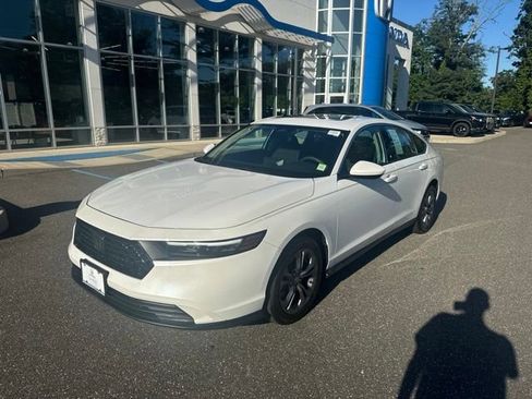Used 2023 Honda Accord EX image 4