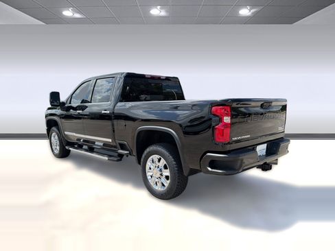 Used 2024 Chevrolet Silverado 2500 High Country w/ Technology Package AWD/4WD image 3