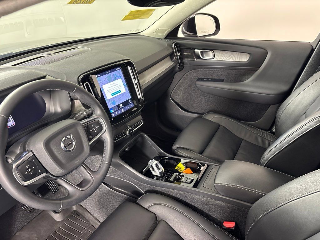 Certified 2024 Volvo XC40 B5 Ultimate w/ Climate Package AWD/4WD image 12