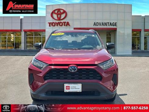 Used 2021 Toyota RAV4 LE AWD/4WD image 2