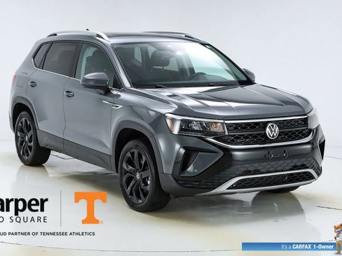 Used 2023 Volkswagen Taos SE w/ Panoramic Sunroof Package image 15