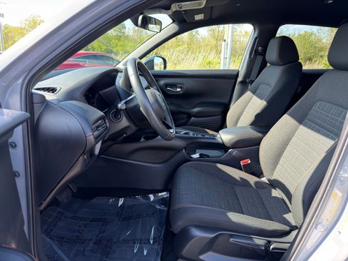 Used 2024 Honda HR-V Sport image 11