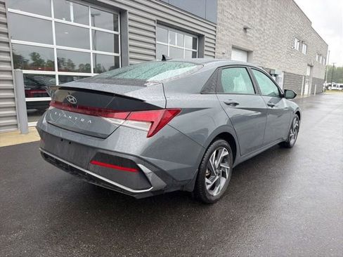 Used 2025 Hyundai Elantra Sport FWD image 6