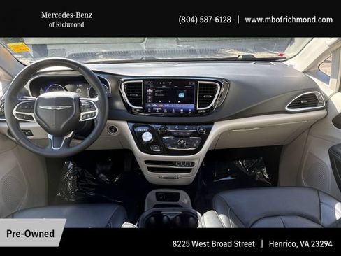 Used 2024 Chrysler Pacifica Touring-L FWD image 18