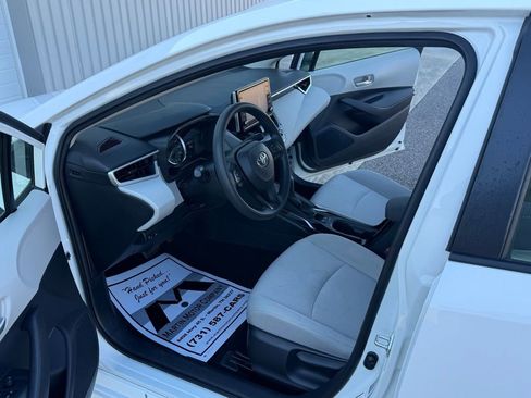 Used 2020 Toyota Corolla LE w/ Carpet Mat Package (TMS) image 2