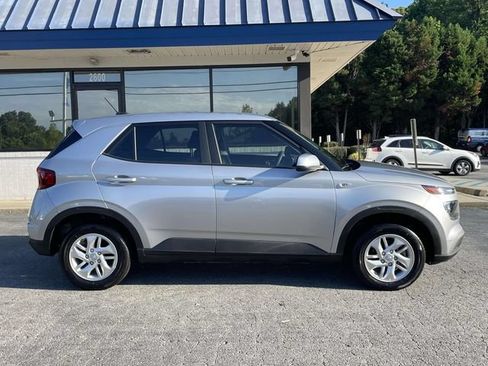 Used 2026 Hyundai Venue SE FWD image 8