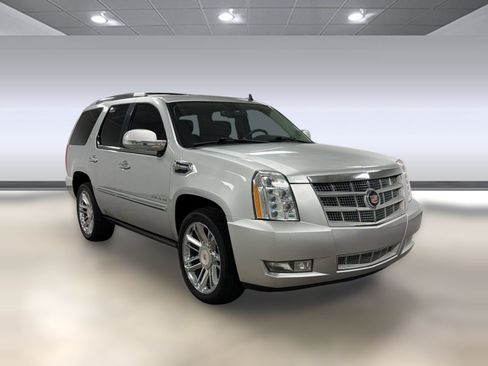 Used 2013 Cadillac Escalade Platinum AWD/4WD image 5