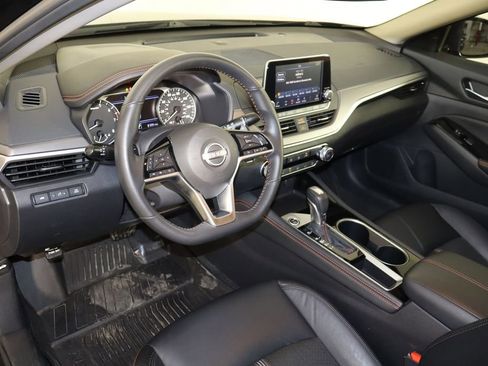 Used 2024 Nissan Altima 2.5 SR FWD image 24