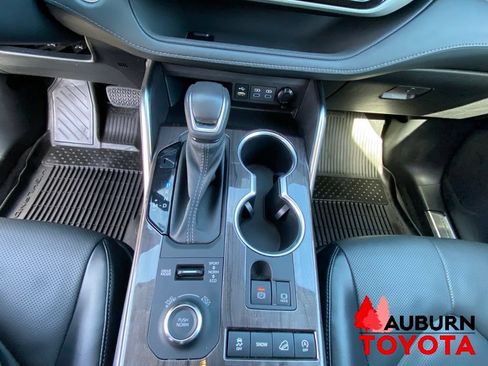 Used 2022 Toyota Highlander Platinum AWD/4WD image 47