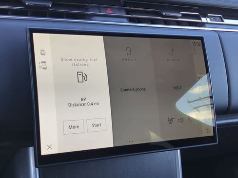 New 2025 Land Rover Range Rover SE image 28