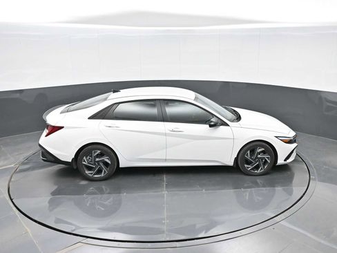 Certified 2025 Hyundai Elantra SEL FWD image 29