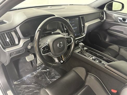 Used 2019 Volvo S60 T5 R-Design image 17