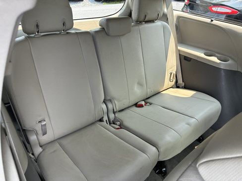 Used 2012 Toyota Sienna XLE w/ Premium Pkg FWD image 20
