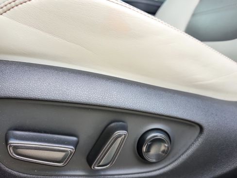 Used 2019 Toyota RAV4 XLE Premium image 15