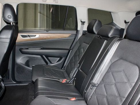 Used 2024 Volkswagen Atlas SE AWD/4WD image 22