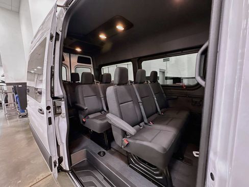 Used 2025 Mercedes-Benz Sprinter 2500 image 27