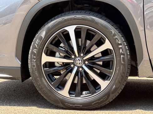 Used 2022 Toyota Highlander XSE AWD/4WD image 13