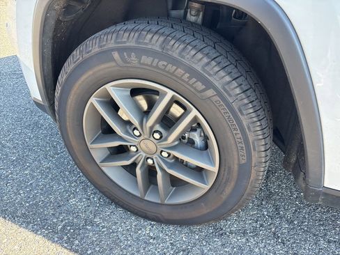 Used 2016 Jeep Grand Cherokee Laredo 75th Anniversary AWD/4WD image 7